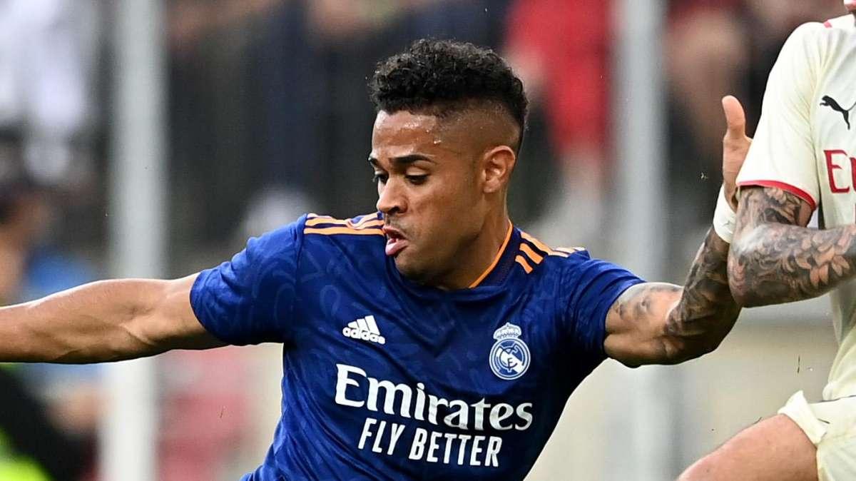 Fichajes | El Real Madrid trabaja en las salidas de Mariano y Ceballos: tres clubes interesados