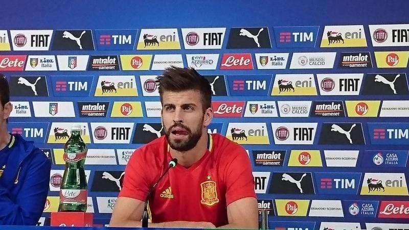 Rueda de prensa de Piqué: "Para ganar La Liga hay que ser infinitamente mejor que el Madrid. No vale con estar a su nivel"