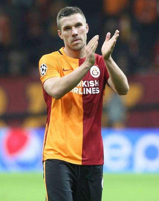 O Jogo: Contactos entre Podolski y el Sporting