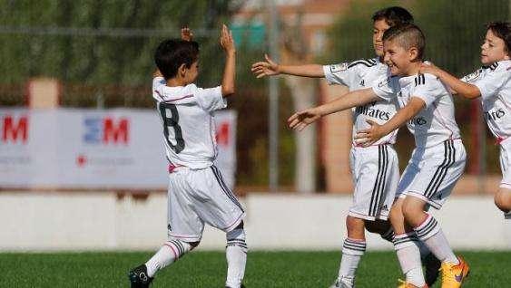El Prebenjamín pasa a las semifinales por la puerta grande