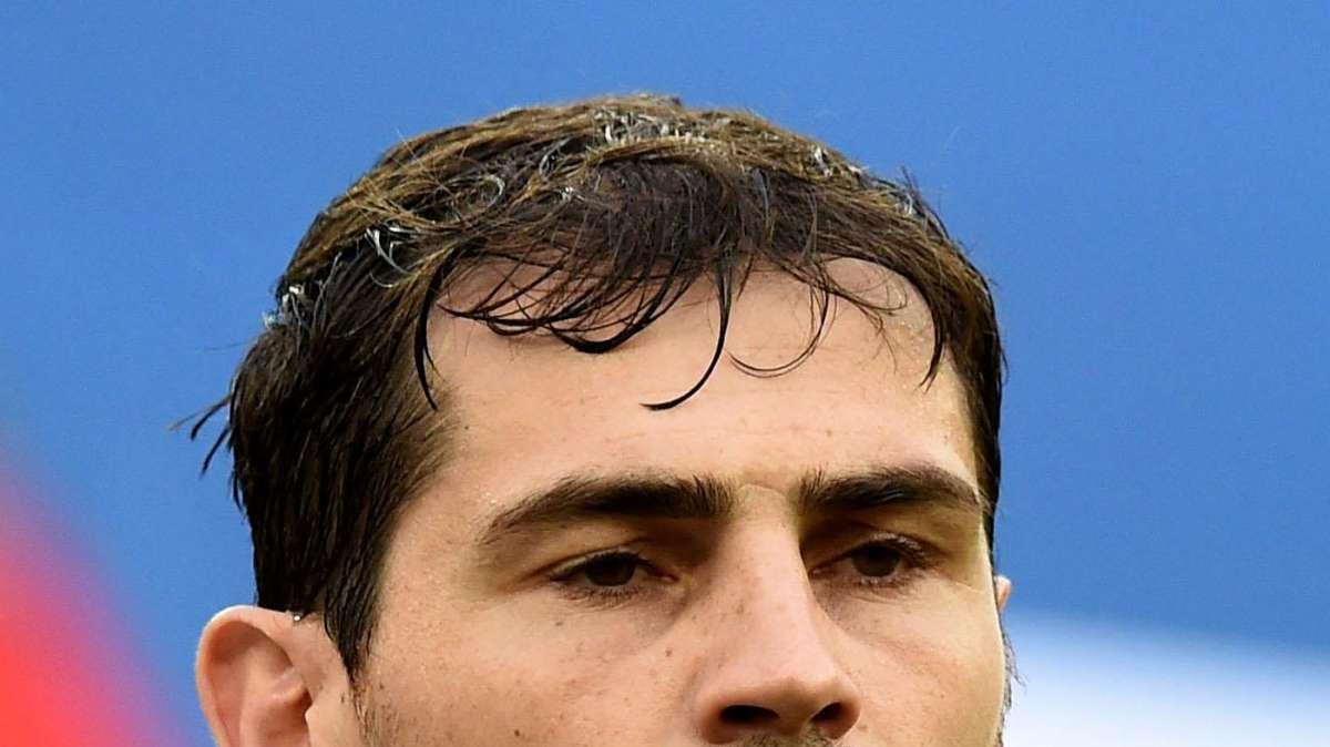 Casillas vuelve al banquillo un año después