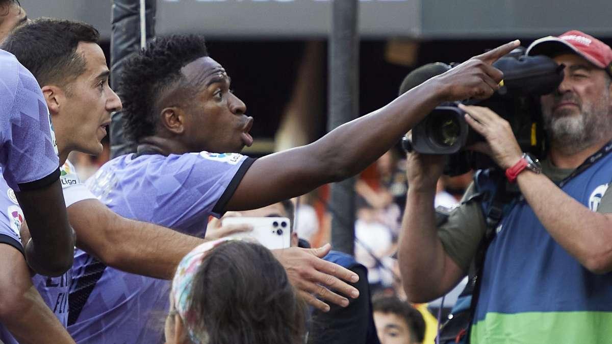 La Policía podrá intervenir y parar partidos para evitar casos como el de Vinicius en Mestalla