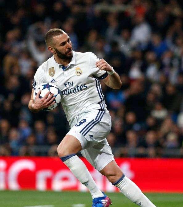FOTO - Benzema celebra la victoria en las redes sociales "¡Vamos!"