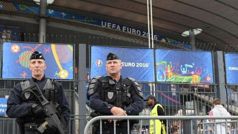 Nápoles se blinda: casi 700 agentes para controlar la seguridad del partido
