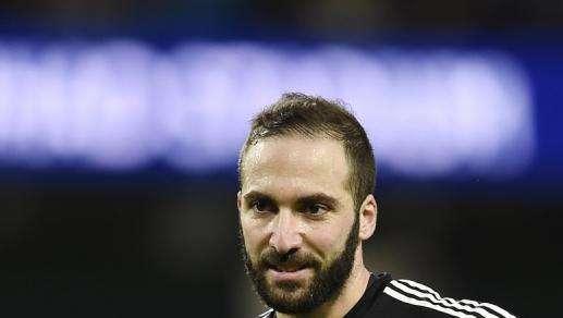 Un Higuaín irónico responde a sus críticos: "Es muy bonito leer mensajes que te llegan al corazón..."