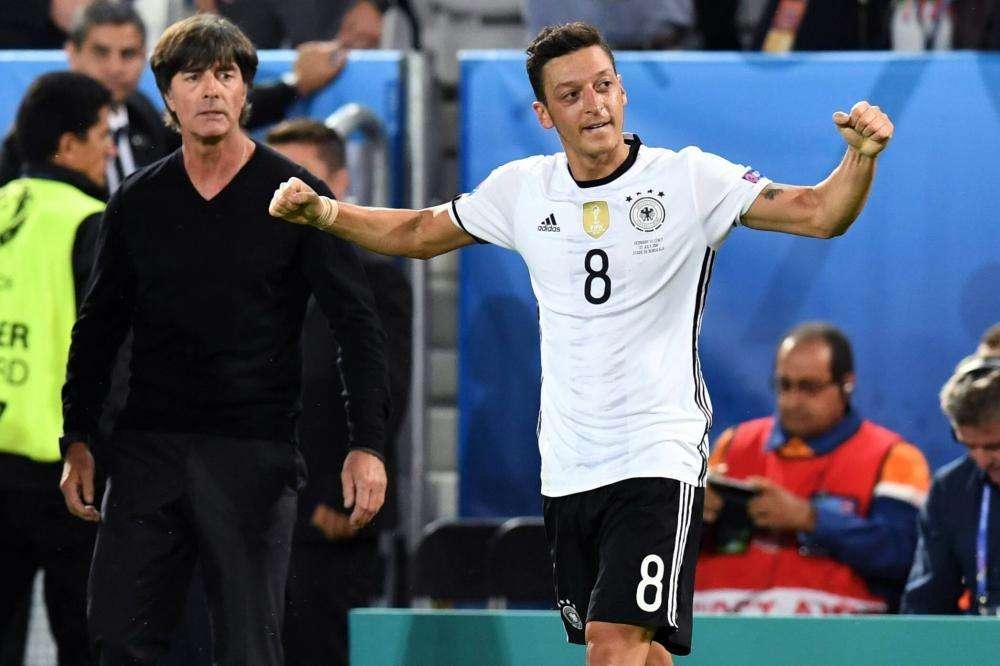 España no es la única: piden la expulsión de Özil y Gündogan de la selección alemana