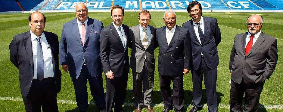 El alcalde de Lisboa visita el Bernabéu