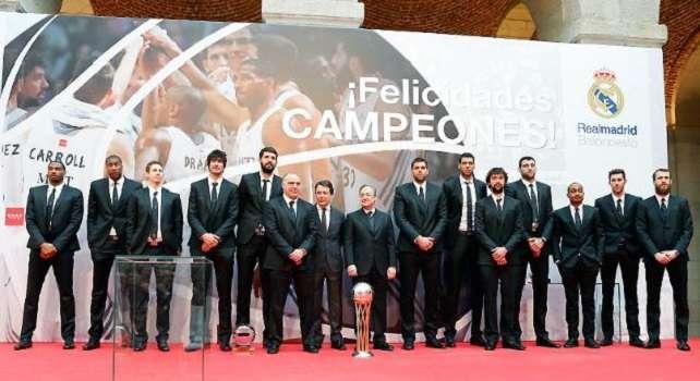 La plantilla blanca ofrece la Copa a los madrileños
