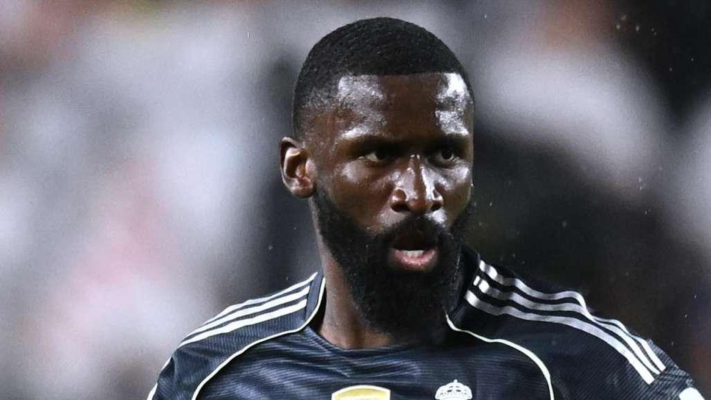 Jugada a lo 'loco' y susto de Rüdiger encendiendo las alarmas del Real Madrid