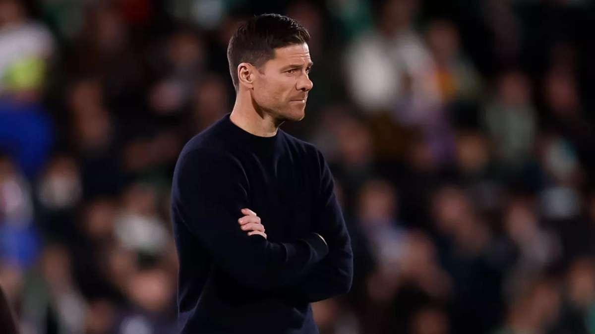 El técnico del Real Madrid le da vueltas: "Xabi Alonso está dudando..."