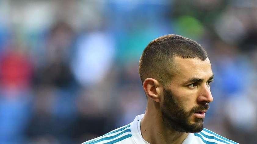 Real Madrid | Benzema se fue cojeando del césped de Anoeta