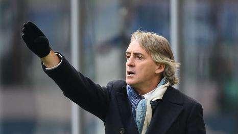 Mancini: "Me gusta Banega, pero ante todo es un jugador del Sevilla"