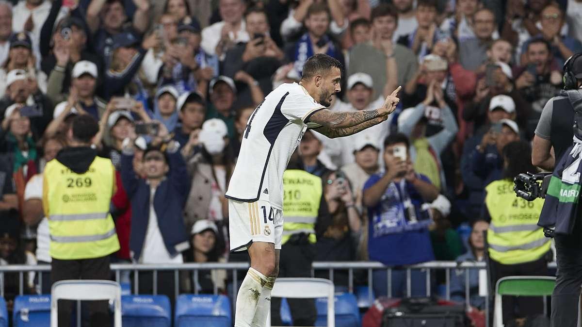 Joselu Mato suple la falta de gol y mantiene el liderato