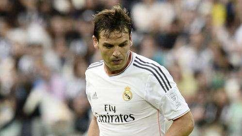 Morientes expande la marca Real Madrid por Singapur y hace feliz a decenas de niños
