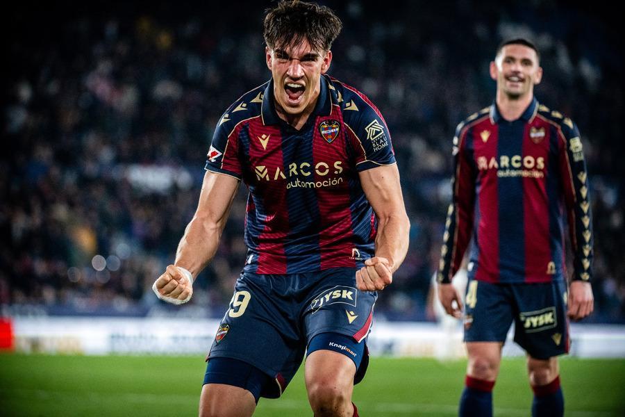 Ya es oficial: Carlos Espí es nuevo jugador del Real Madrid