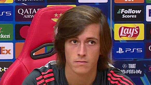 El Benfica realiza dos movimientos contradictorios y aumentan las dudas sobre Carreras