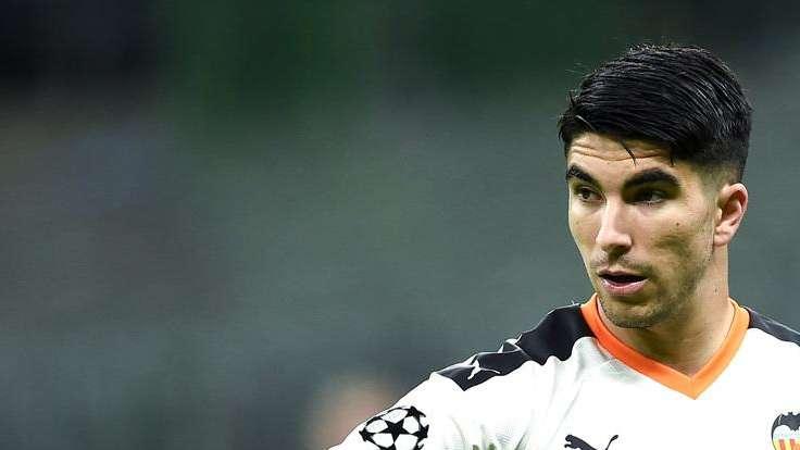 El Barcelona habría cerrado el fichaje de Carlos Soler… y pone en venta a una de sus estrellas