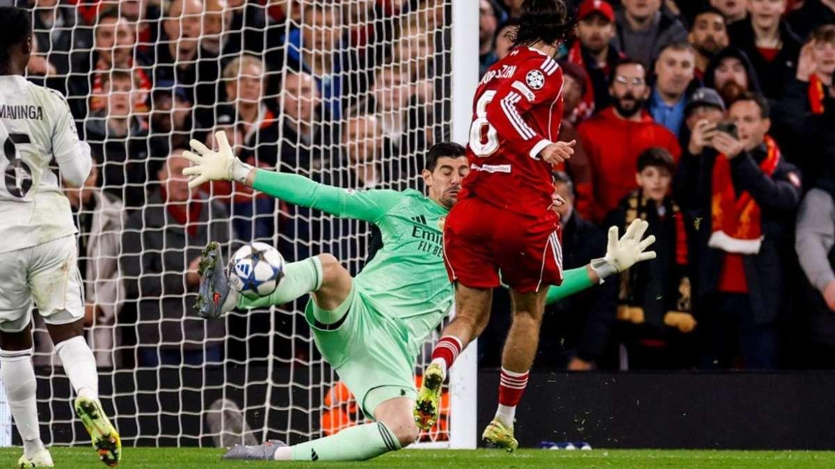 Courtois: "Hacemos algunas faltas innecesarias, pero en Anfield se puede perder"