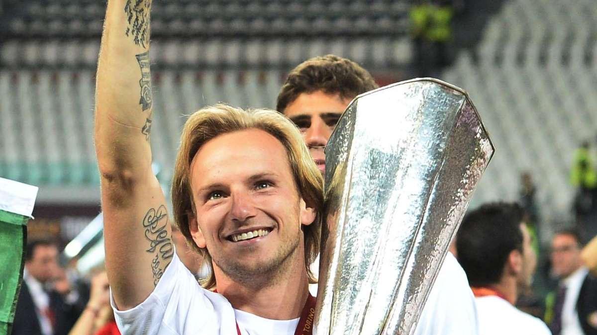 Sport: El Barça toma ventaja en la carrera por Rakitic