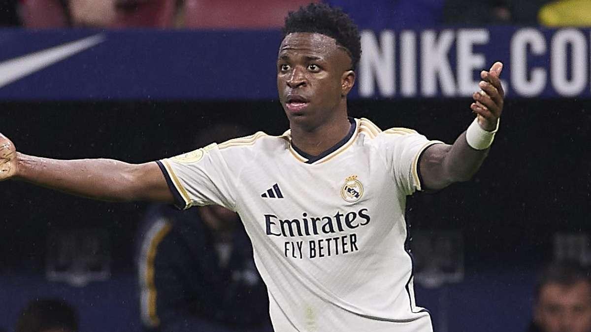 Espectacular defensa de Ancelotti a Vinicius: "Le dieron un golpe de kárate en la cabeza..."