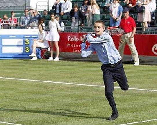 FOTO - El hijo de Beckham prefiere el tenis al fútbol: entrena en la academia de Rafa Nadal