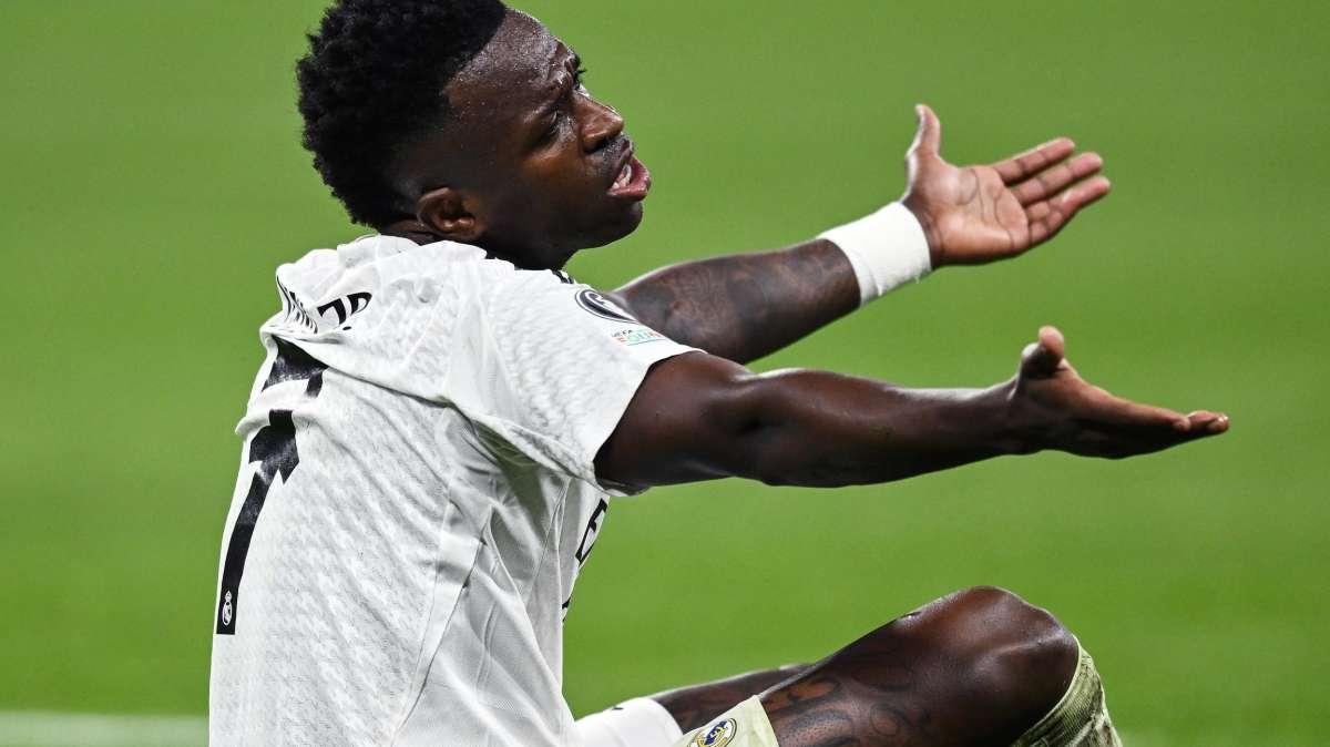 Publican la charla entre Vinicius y el árbitro tras el penalti no pitado de Mumin: "Puede ser..."