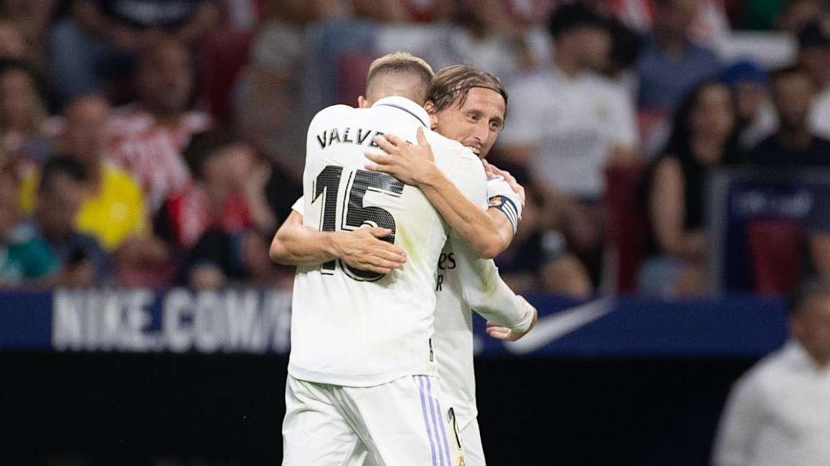 Fede Valverde por delante de Luka Modric
