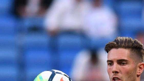 FOTO - Luca Zidane aterriza en Santander para firmar por el Racing