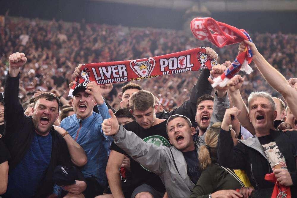 Hinchas del Liverpool, atacados presuntamente por ultras ucranianos