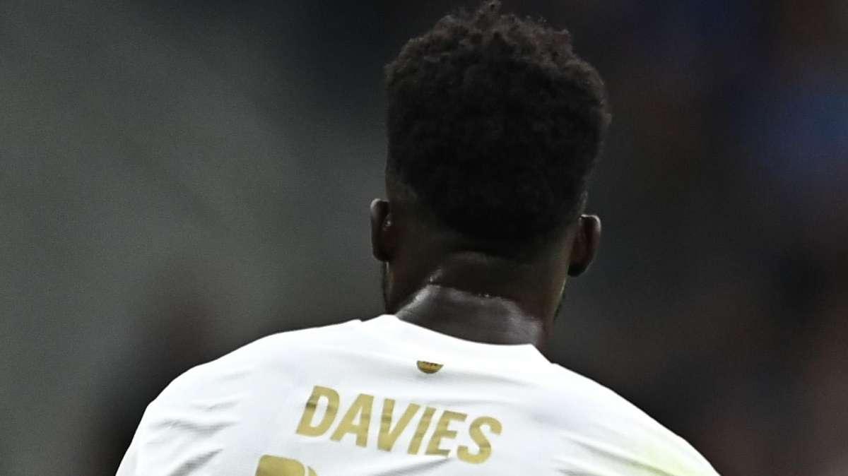 El 'tonteo' entre Vinicius y Alphonso Davies que ilusiona al madridismo