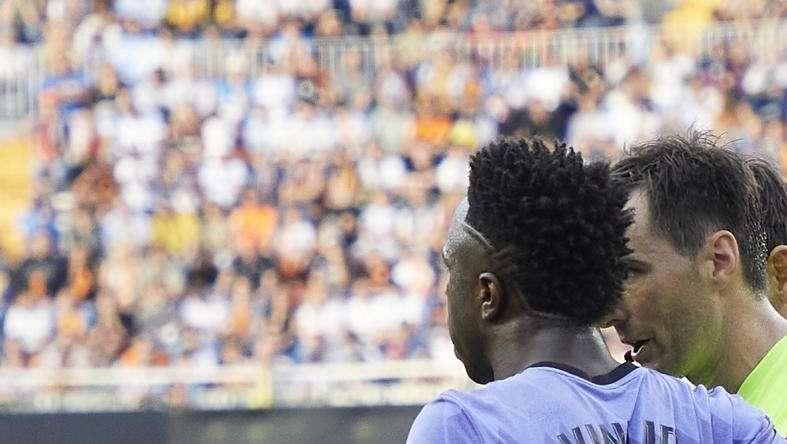 Florentino lanza un nuevo aviso con motivo de los insultos racistas a Vinicius