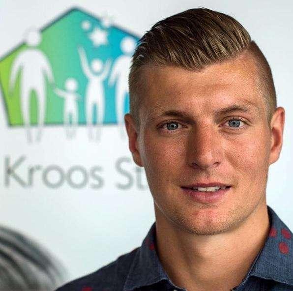 FOTO - Kroos muestra su cara más solidaria en las redes sociales