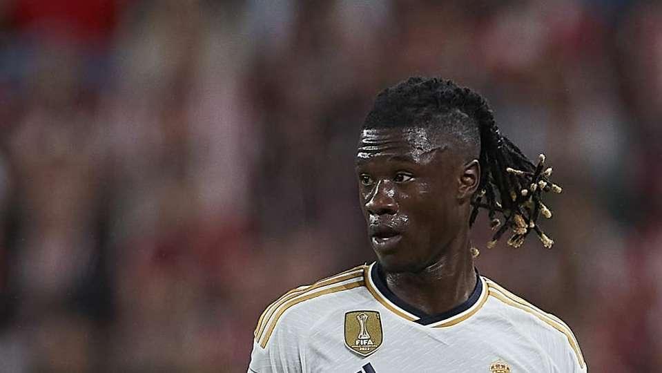 Camavinga luce un aparatoso vendaje durante el partido contra el Almería