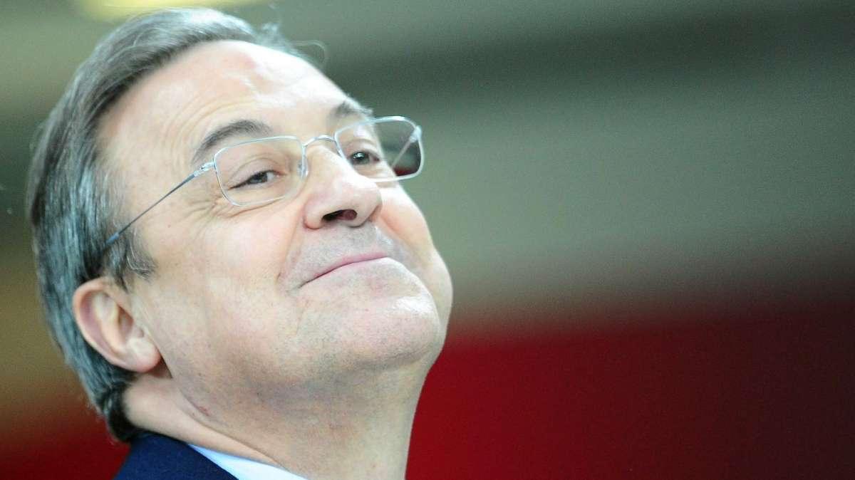 Un delantero de talla mundial se ofrece al Real Madrid y el club se lo piensa