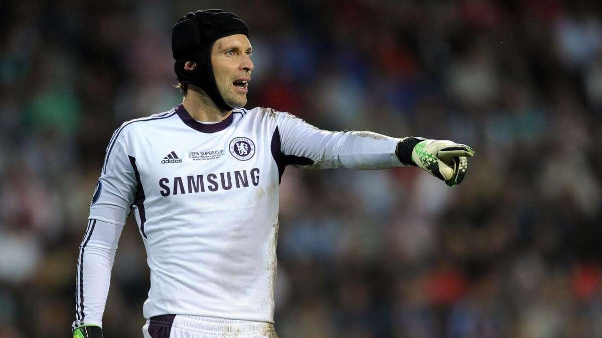 Mourinho escuchará ofertas por Cech
