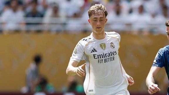 Huijsen despeja las dudas: "El vestuario del Real Madrid está muy unido"