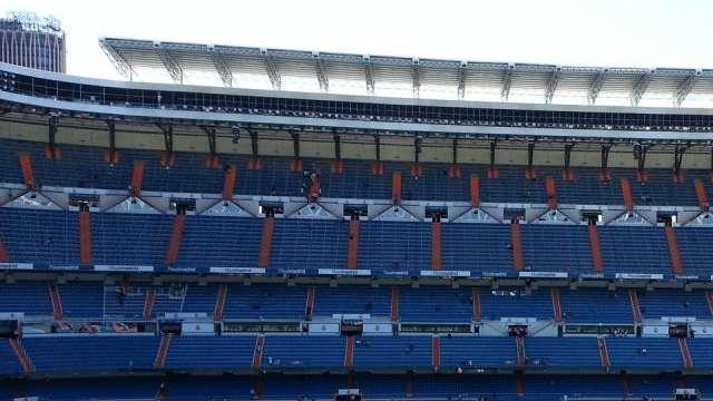 VÍDEO - Asi combatieron la intensa nevada los lugartenientes del césped del Santiago Bernabéu