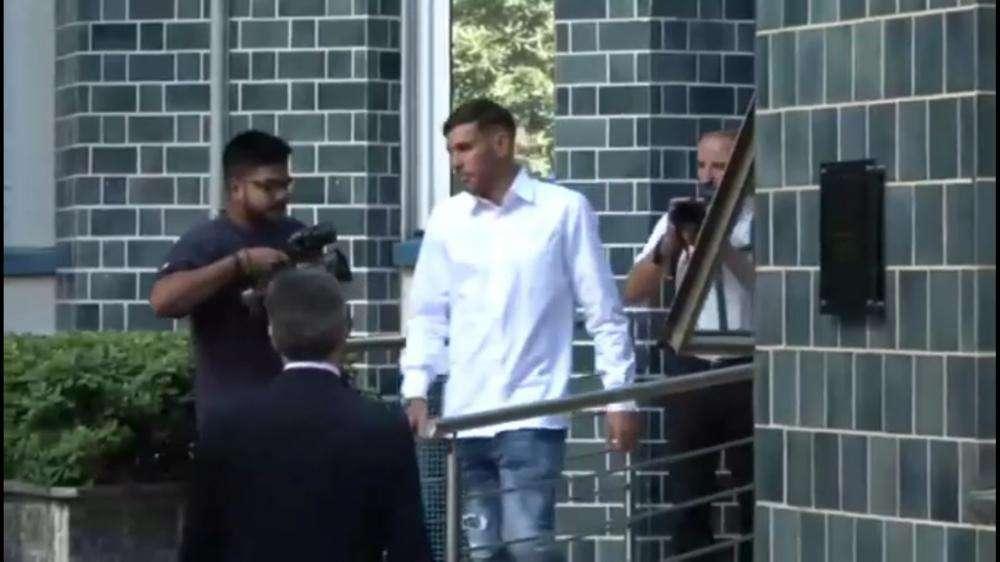 TMW - El agente de Theo, en la sede del Milan para cerrar su traspaso