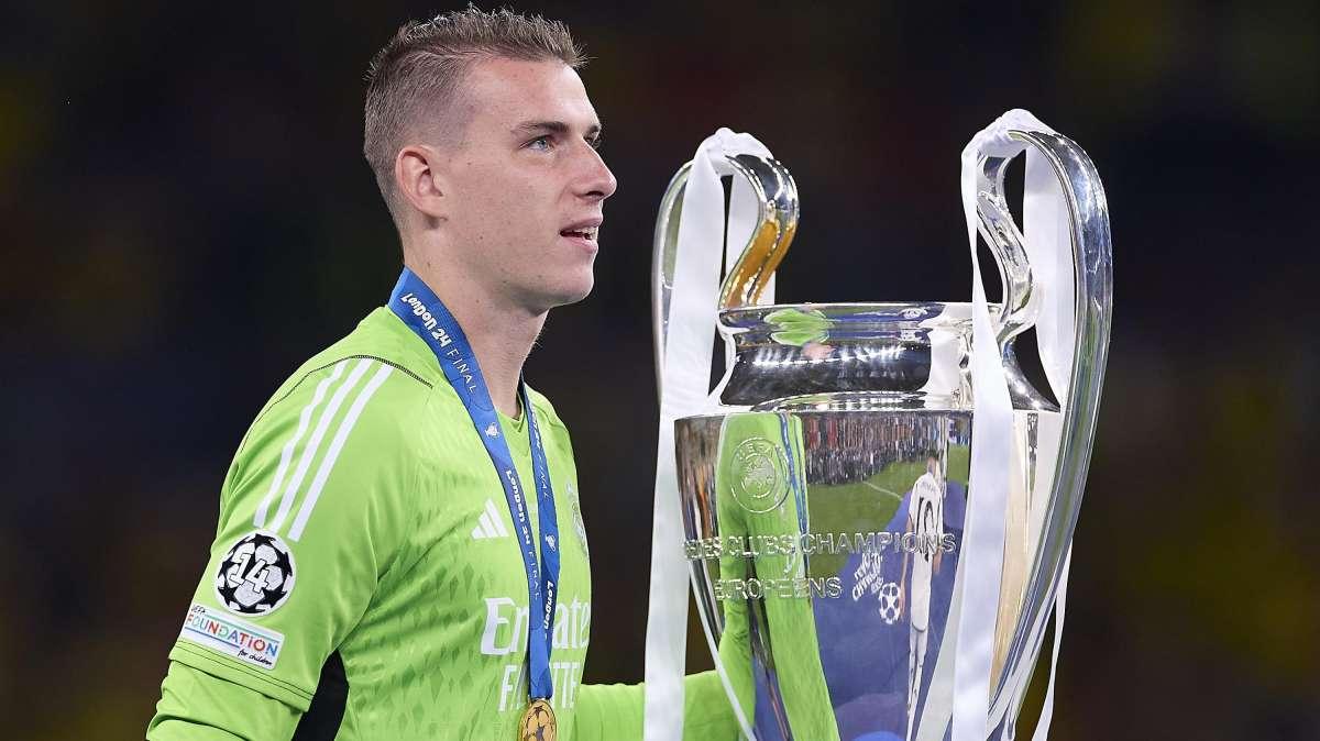Lunin hace esperar al Real Madrid y a la Premier League