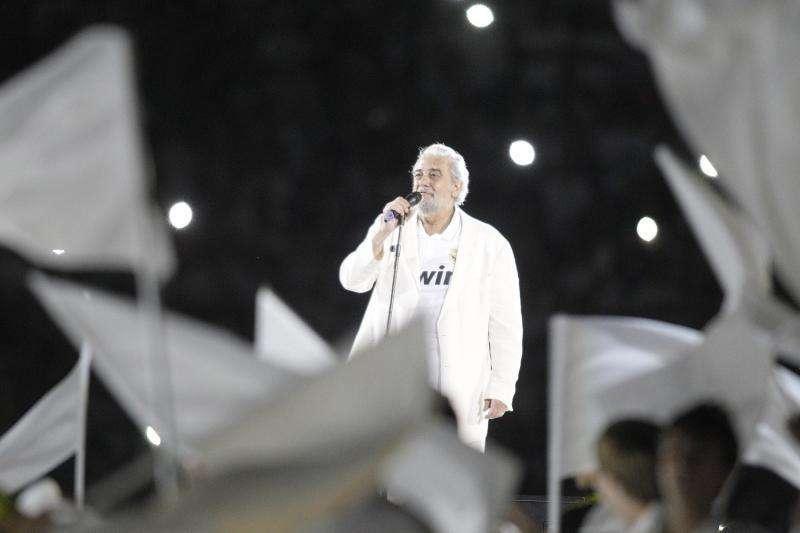 El Real Madrid felicita a Plácido Domingo. Él encantado y agradecido