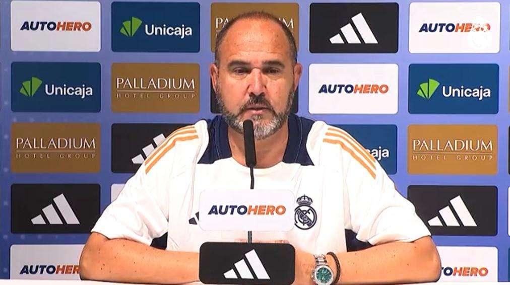 Chus Mateo pide fichajes: "Este año será más complicado. Jugar tantos partidos con 13 jugadores..."