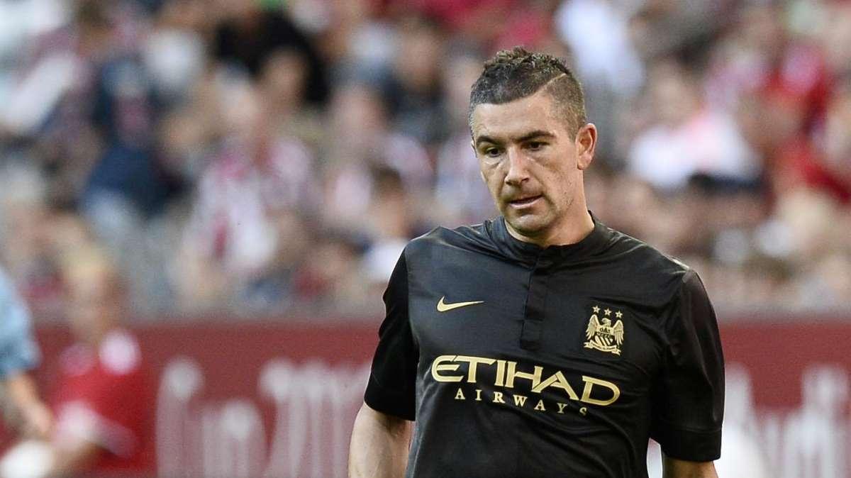 OFICIAL: Kolarov renueva con el Manchester City