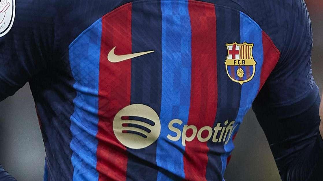 La Fiscalía denuncia al Barcelona por la compra de árbitros en el 'caso Negreira'