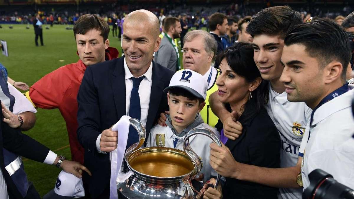 Algunos bufones deben una disculpa a Zinedine Zidane