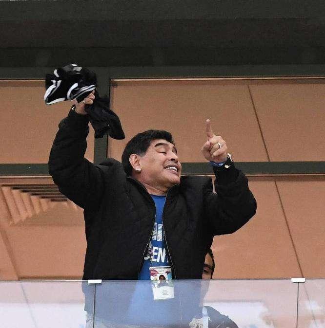¡DE LOCOS! Maradona tiene opciones lejanas de entrenar al Elche