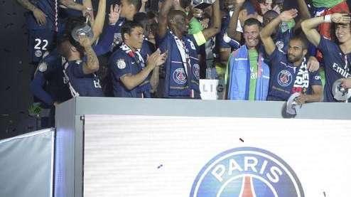 El director deportivo del PSG viaja a Londres para negociar por un objetivo madridista