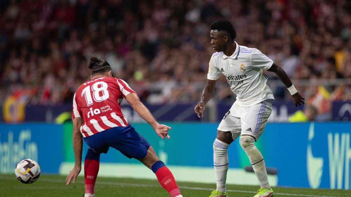 La Fiscalía archiva la investigación por los cánticos racistas a Vinicius en el derbi