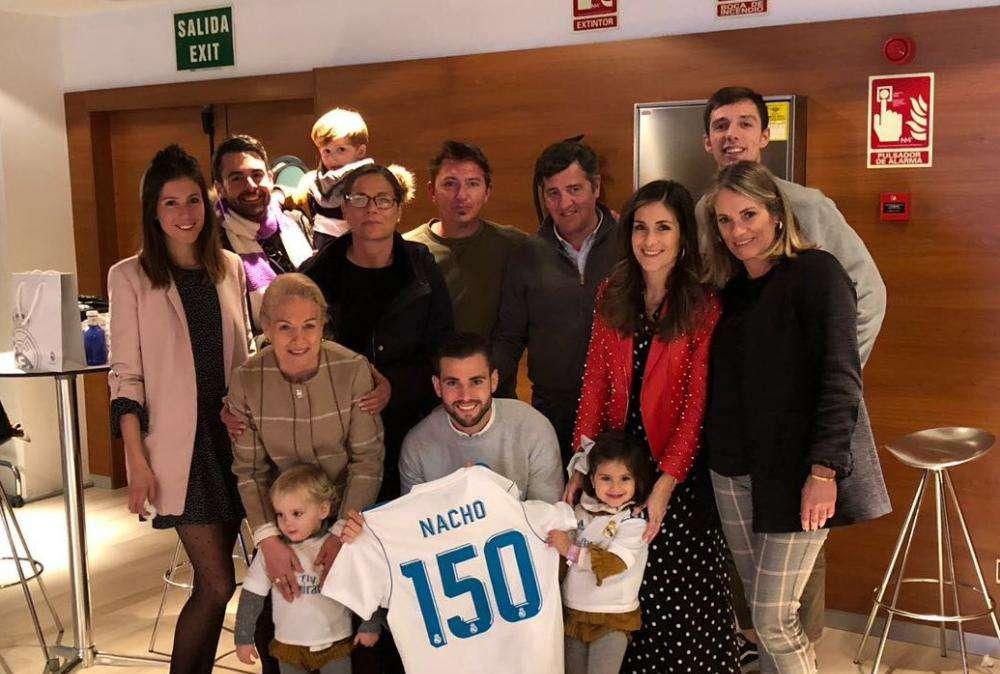 FOTO - La bonita estampa familiar de Nacho celebrando su partido 150 con el Madrid
