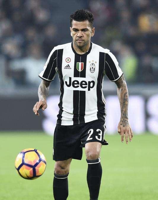 Alves: "No sé si Messi se irá del Barça, pero sé que seguirá siendo el más grande"