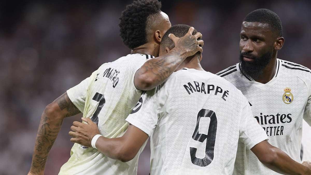 Se está desviando el tiro, nadie mira por los futbolistas